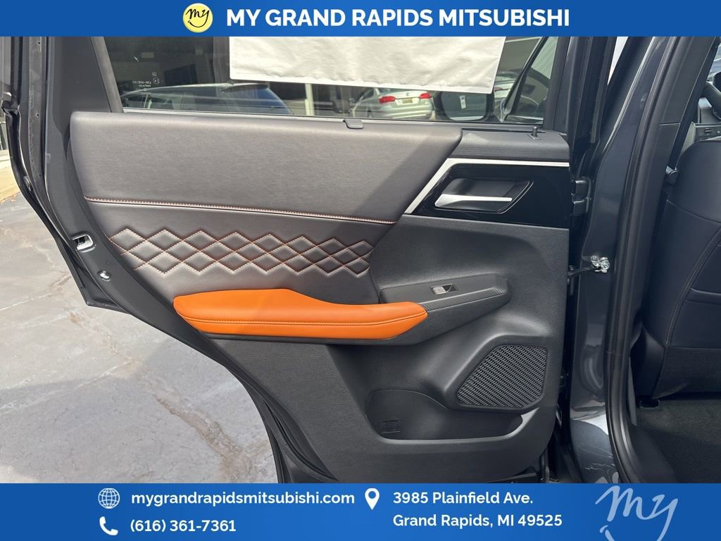 New 2025 Mitsubishi Outlander SEL image 13