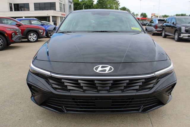 New 2026 Hyundai Elantra Limited FWD image 6