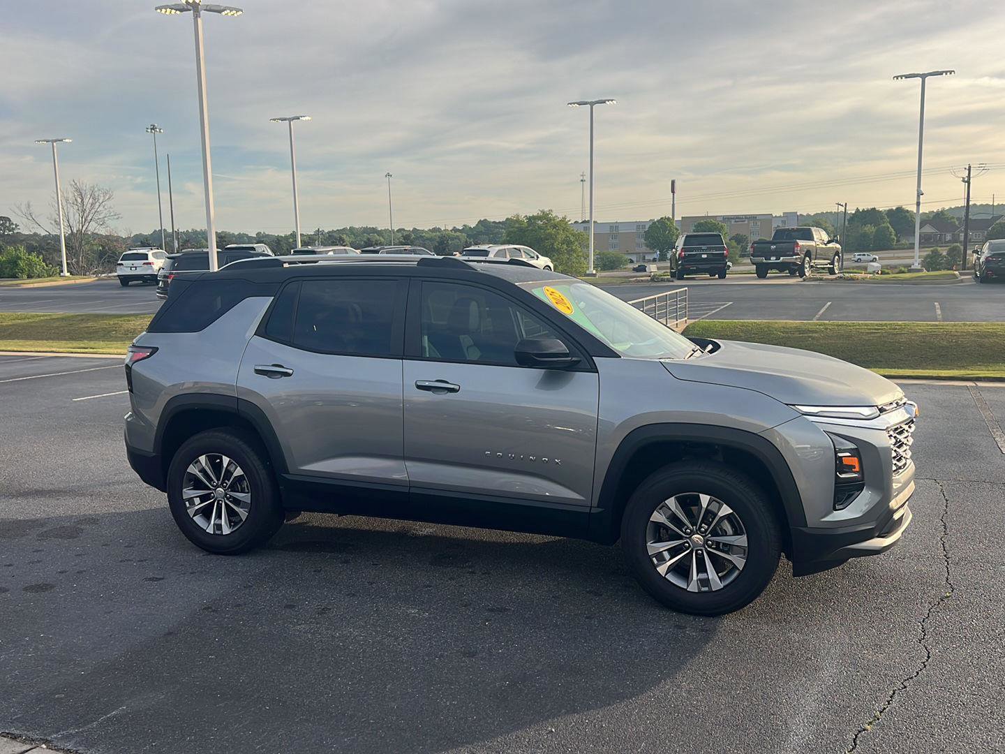 Used 2025 Chevrolet Equinox LT w/ Convenience Package II image 7