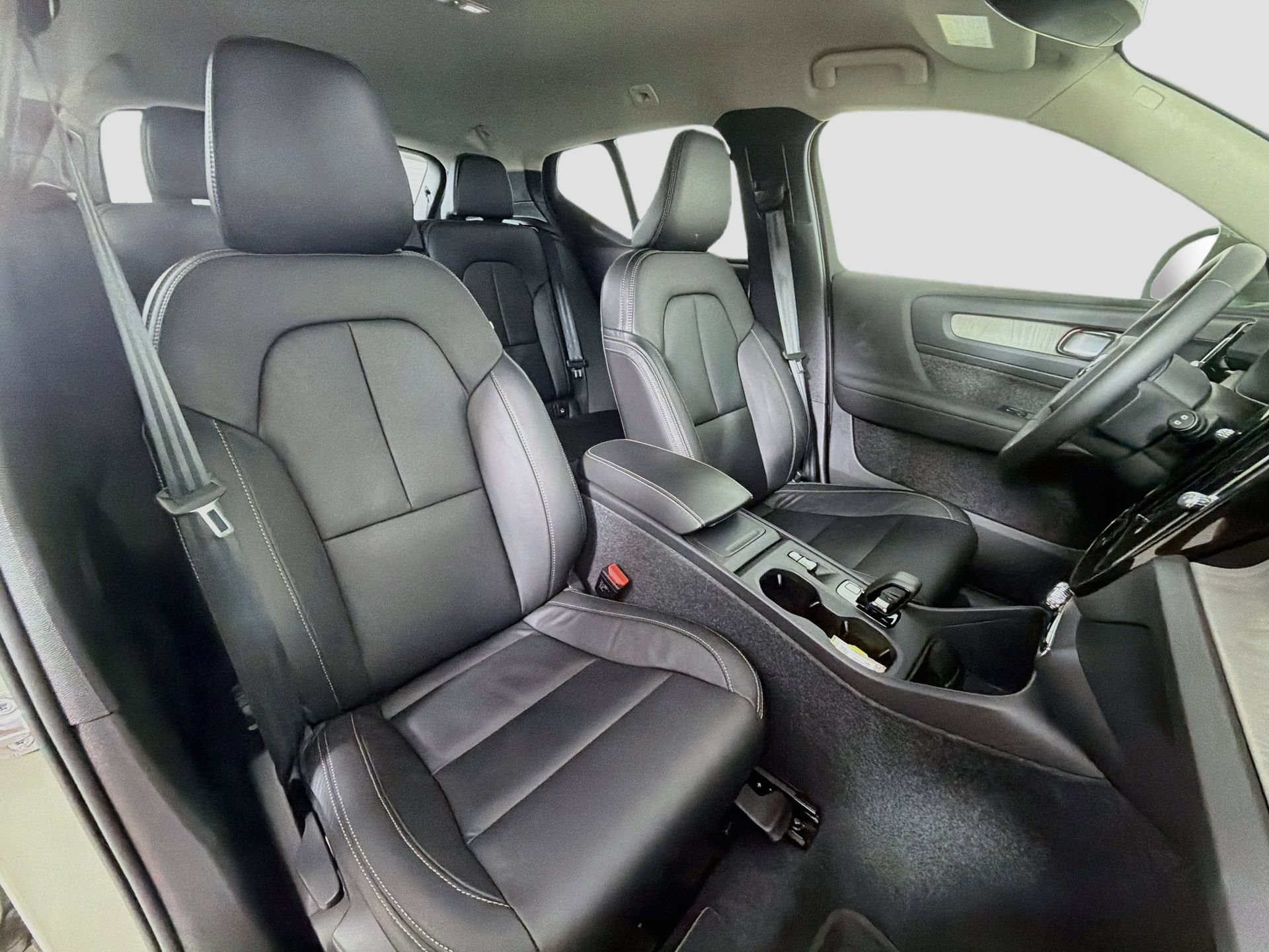 Certified 2024 Volvo XC40 B5 Core w/ Protection Package Premier AWD/4WD image 26
