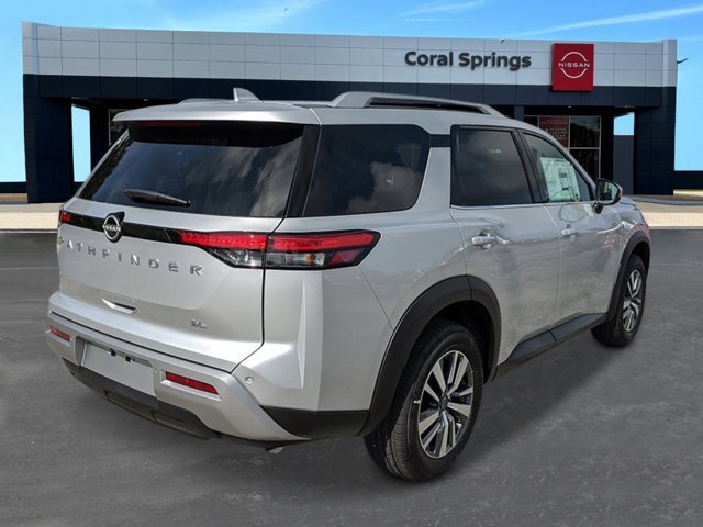 New 2025 Nissan Pathfinder SL image 5