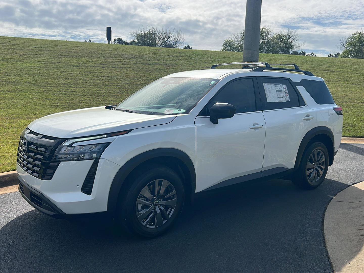 New 2026 Nissan Pathfinder SV image 2