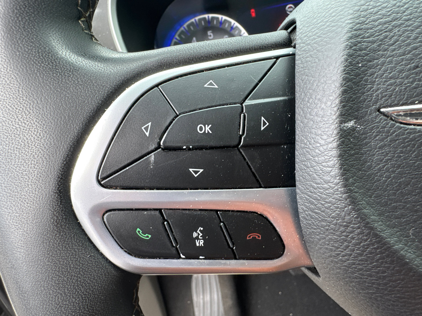 Used 2023 Chrysler Pacifica Touring-L FWD image 30