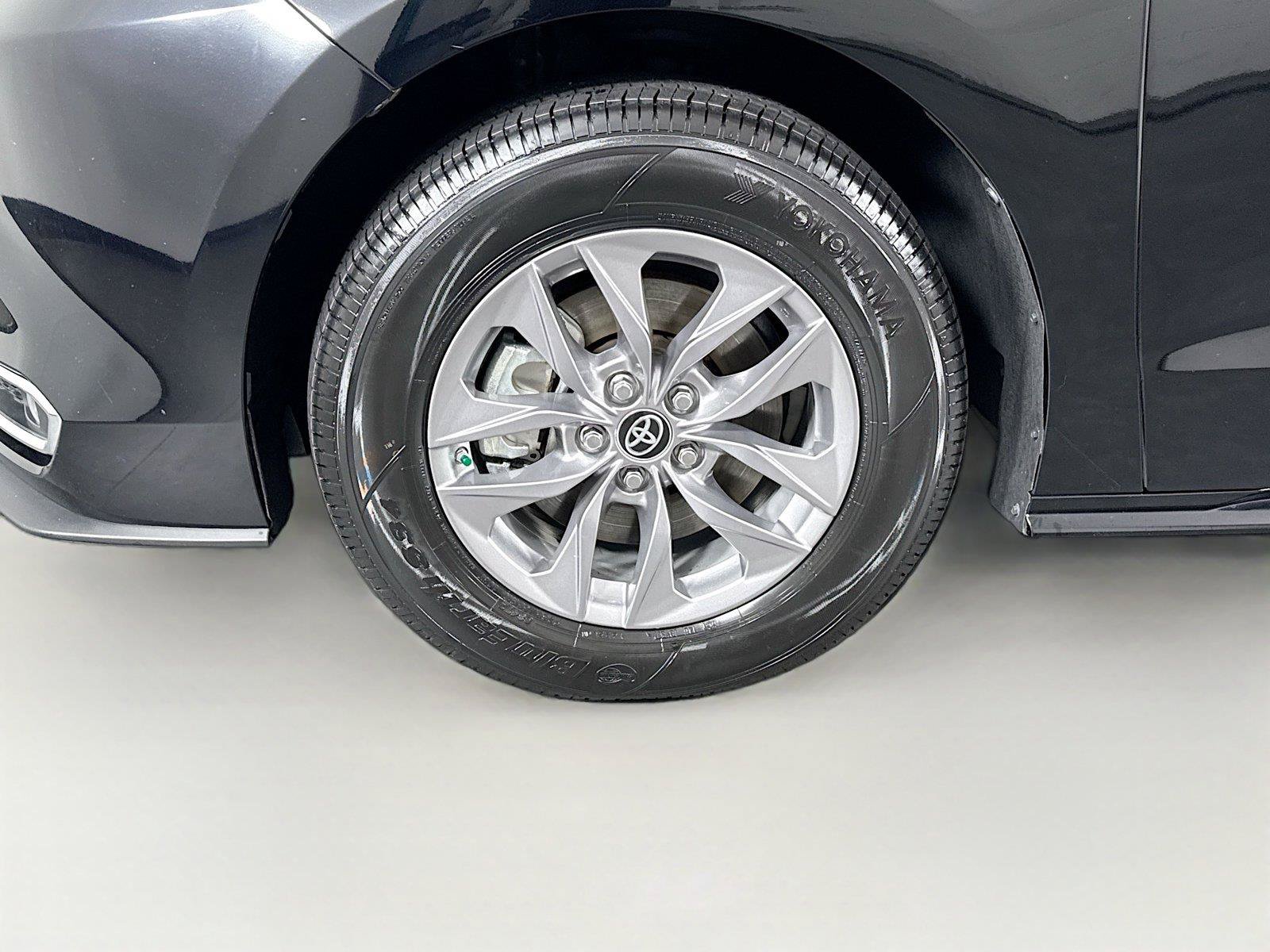 Certified 2024 Toyota Sienna XLE FWD image 44