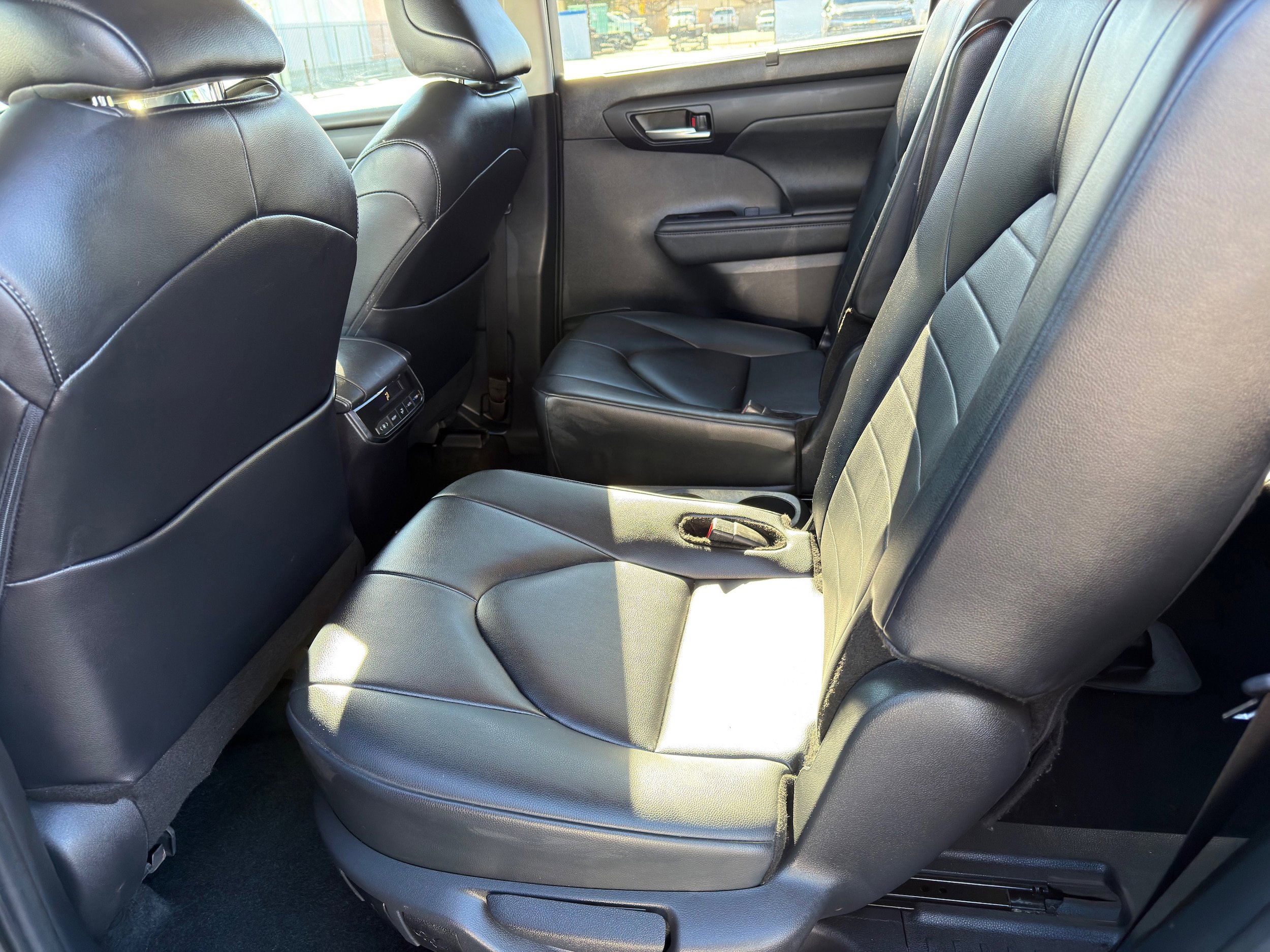 Used 2024 Toyota Highlander XLE image 18