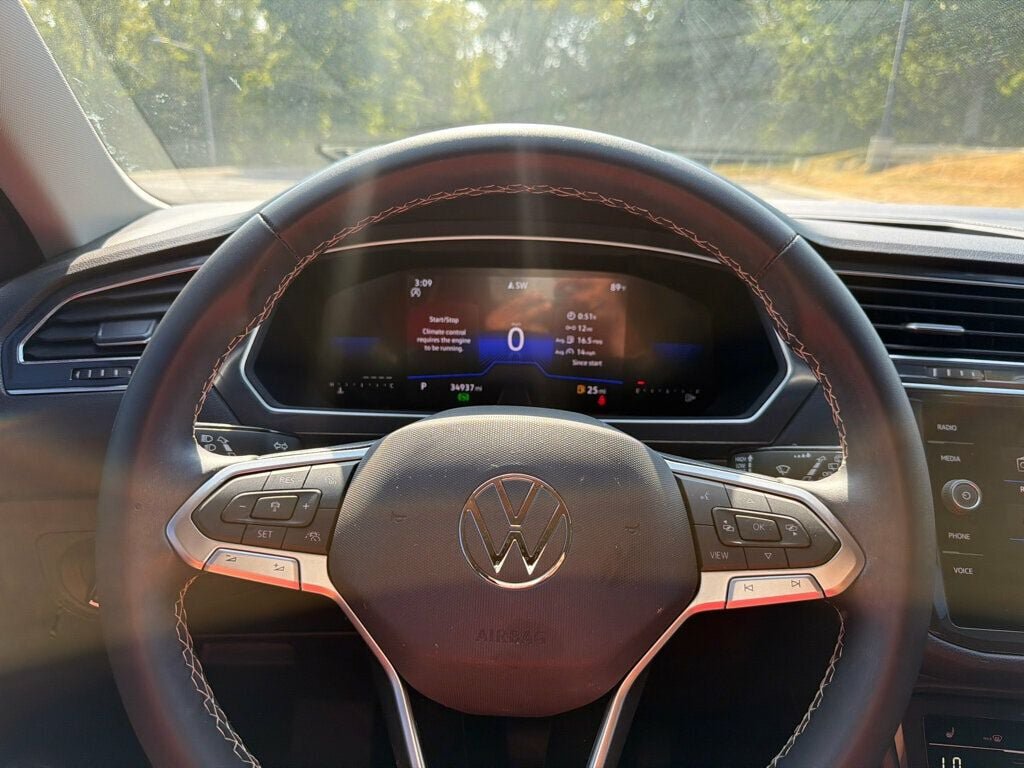 Used 2023 Volkswagen Tiguan SE FWD image 18