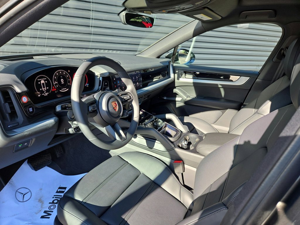 New 2026 Porsche Cayenne Coupe image 4