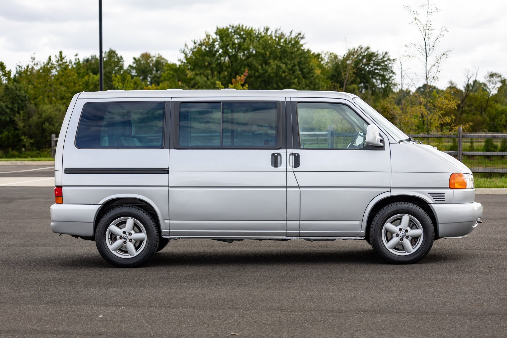 Used 2002 Volkswagen Eurovan MV FWD image 20