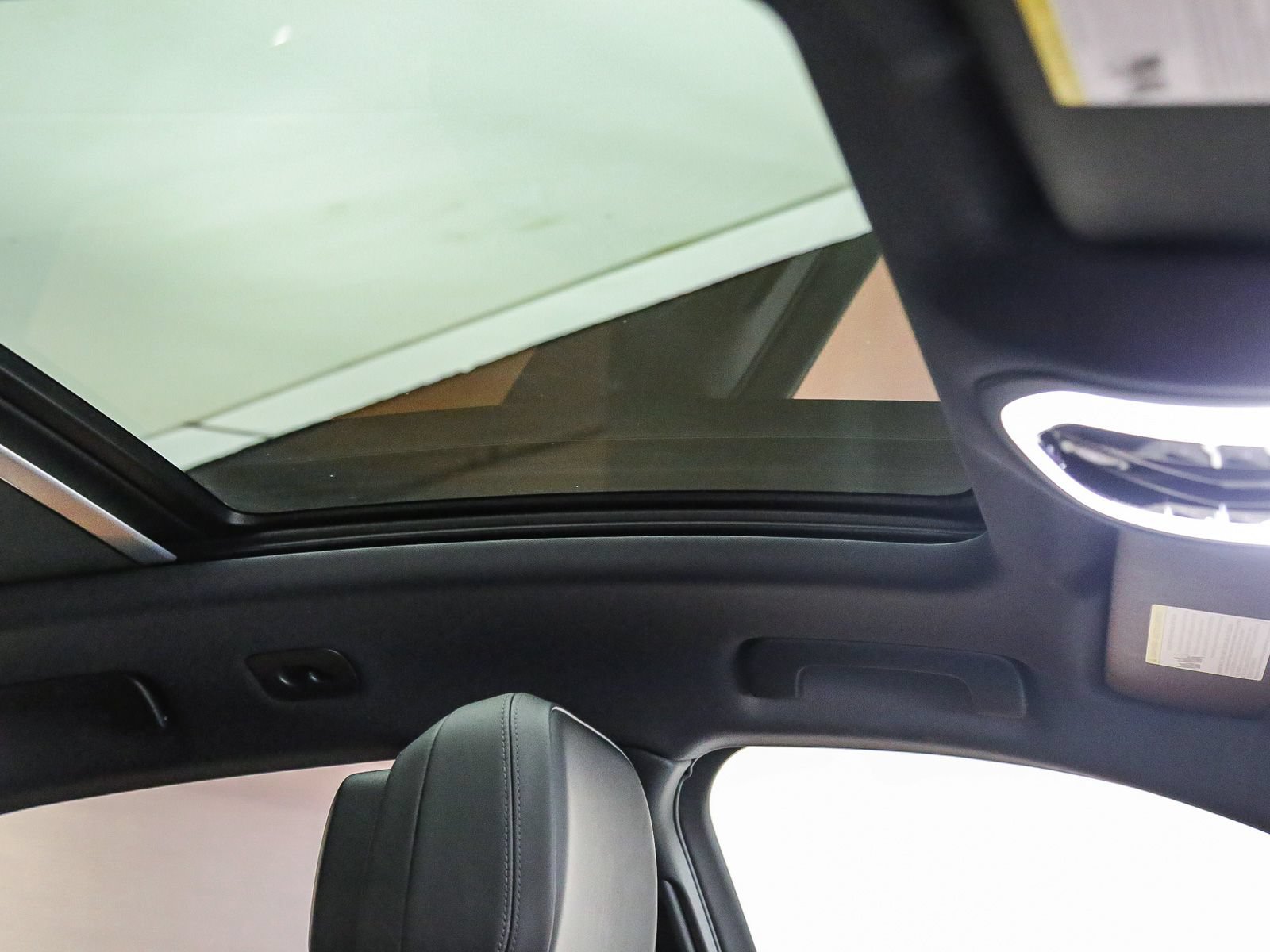 Certified 2026 Porsche Macan AWD/4WD image 21