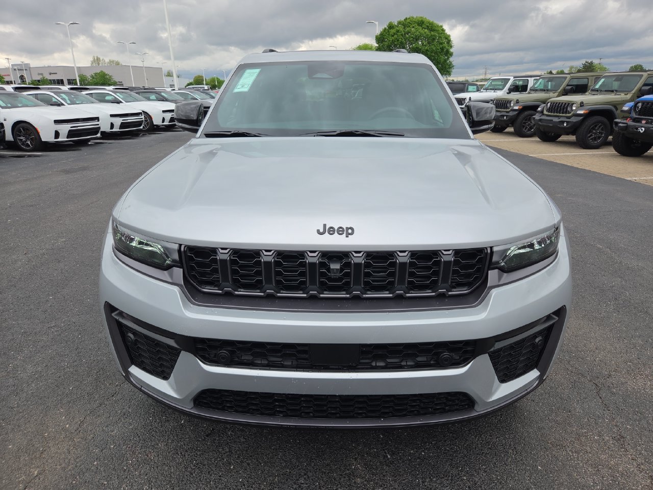 New 2026 Jeep Grand Cherokee Limited AWD/4WD image 2