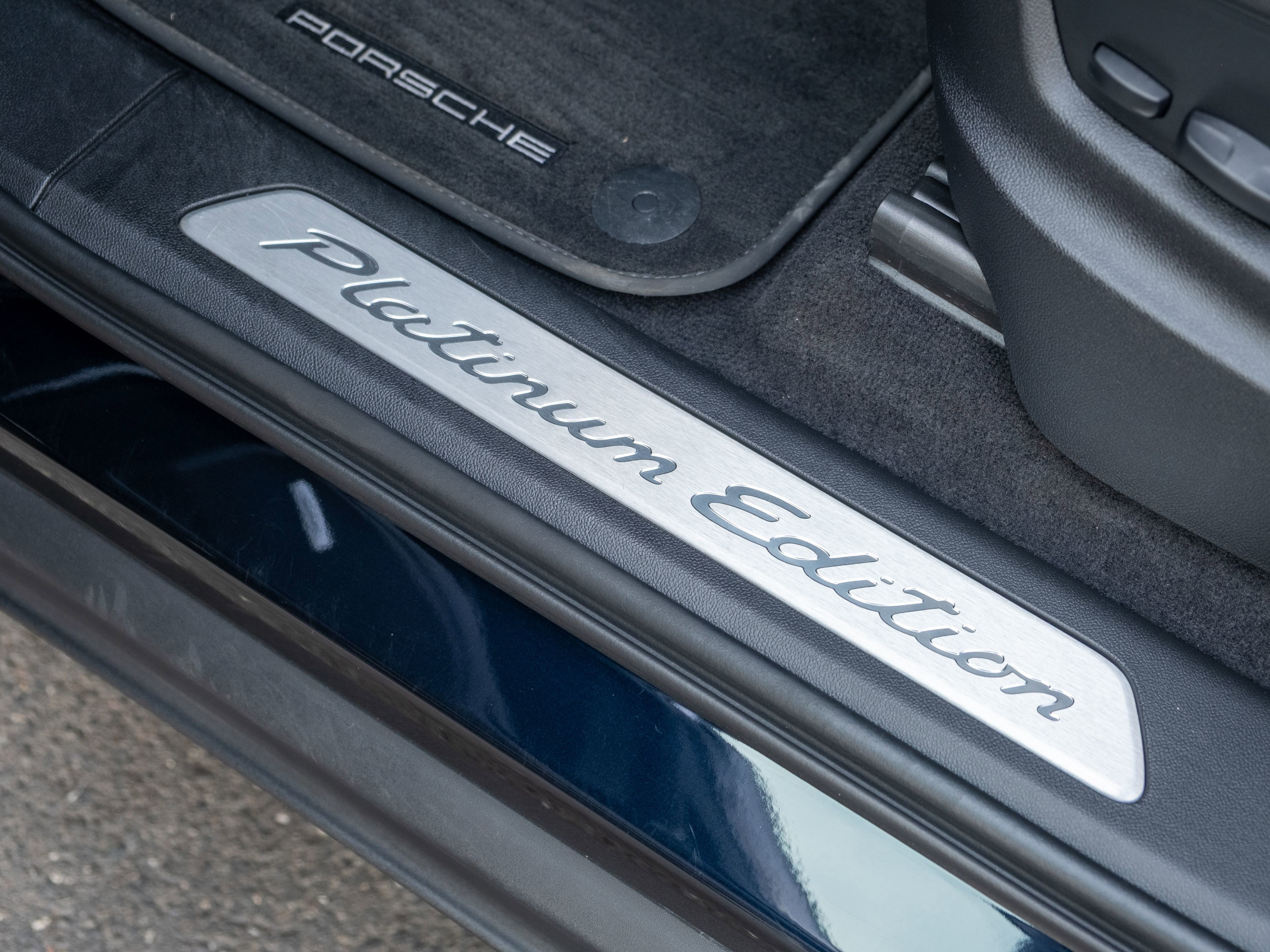 Certified 2023 Porsche Cayenne S AWD/4WD image 16