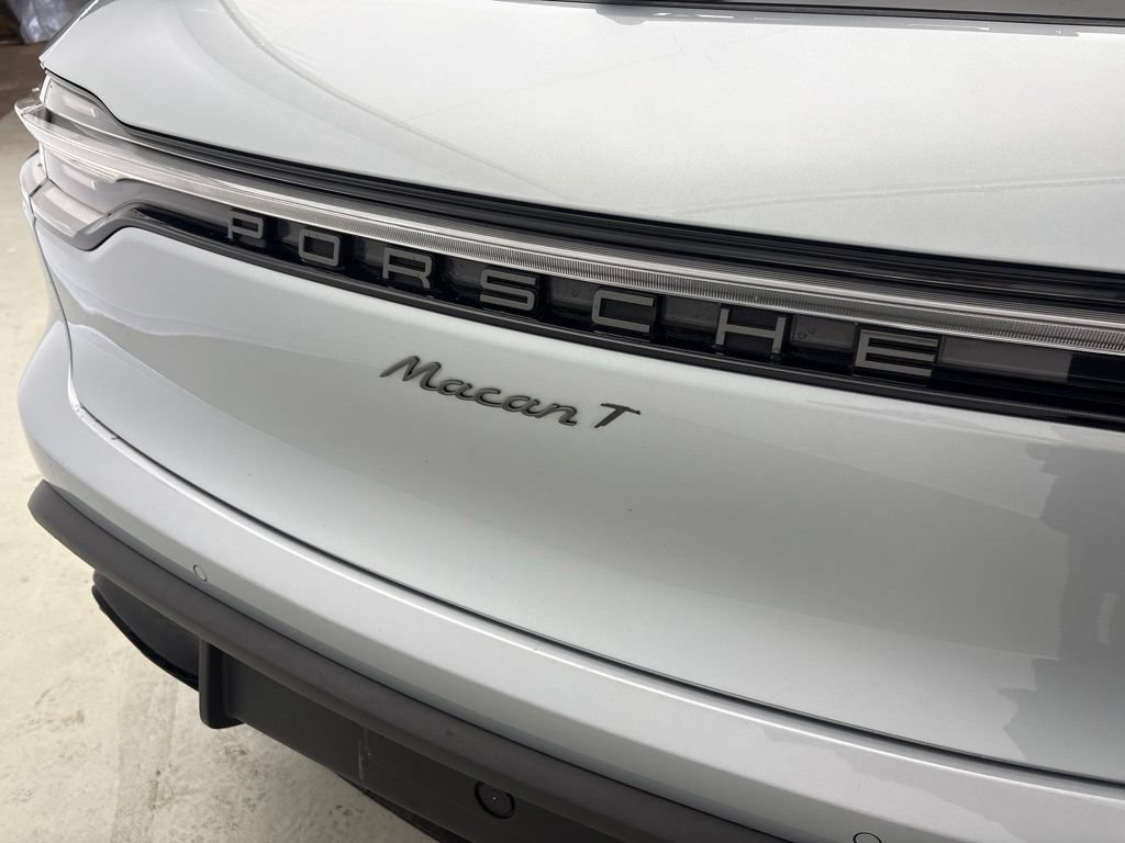 Certified 2024 Porsche Macan Turbo AWD/4WD image 11
