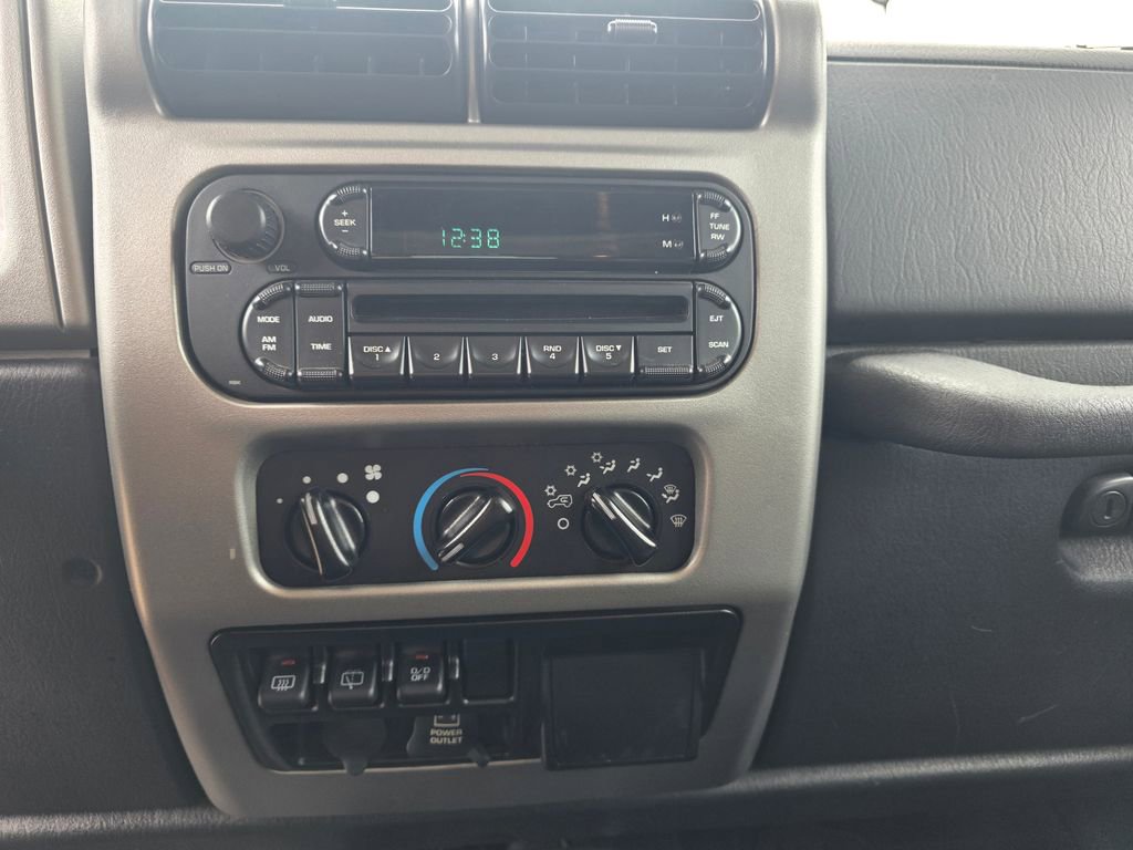 Used 2005 Jeep Wrangler Unlimited AWD/4WD image 12
