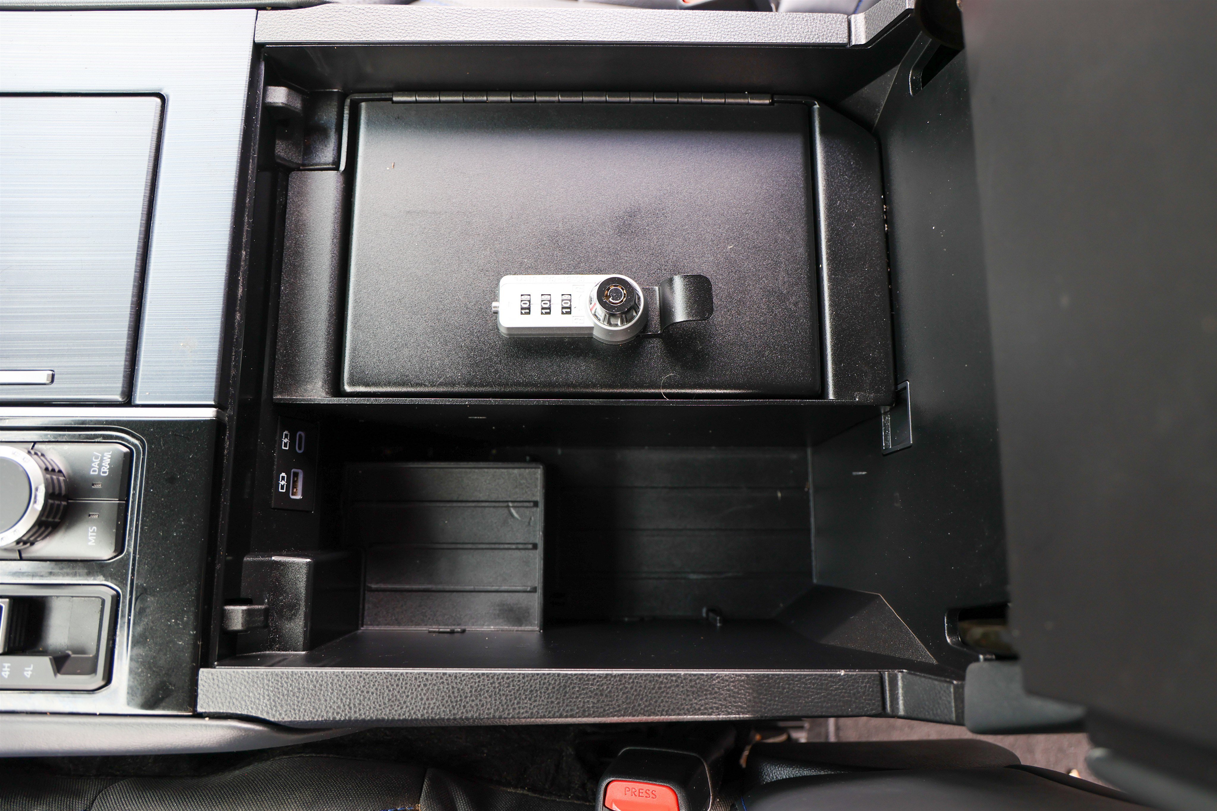 Used 2025 Toyota Tundra Platinum w/ TRD Off-Road Package image 32