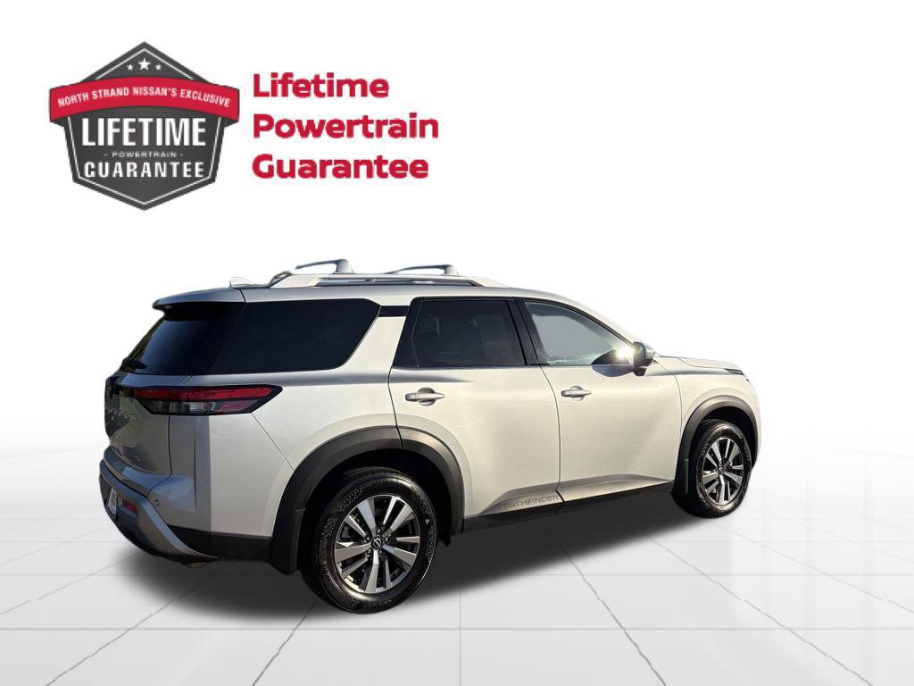 Certified 2025 Nissan Pathfinder SL FWD image 6