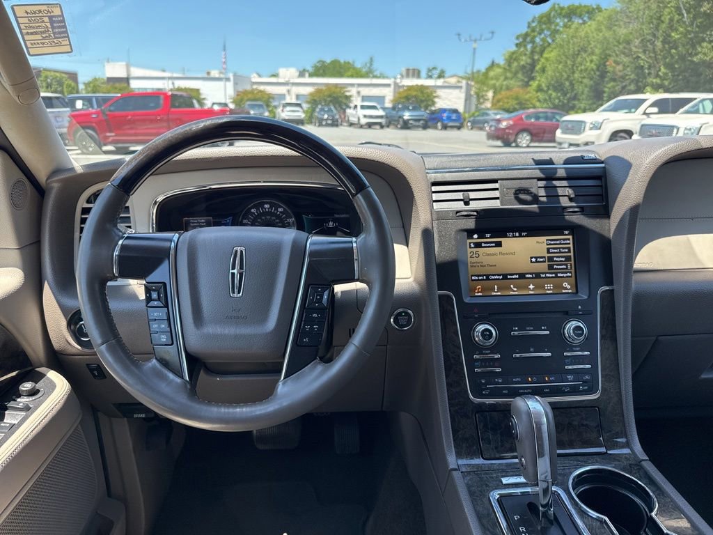 Used 2016 Lincoln Navigator Select AWD/4WD image 16