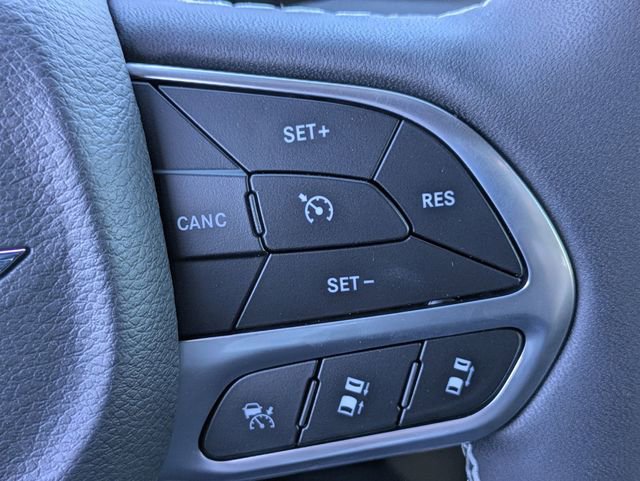 New 2025 Chrysler Pacifica Select image 20