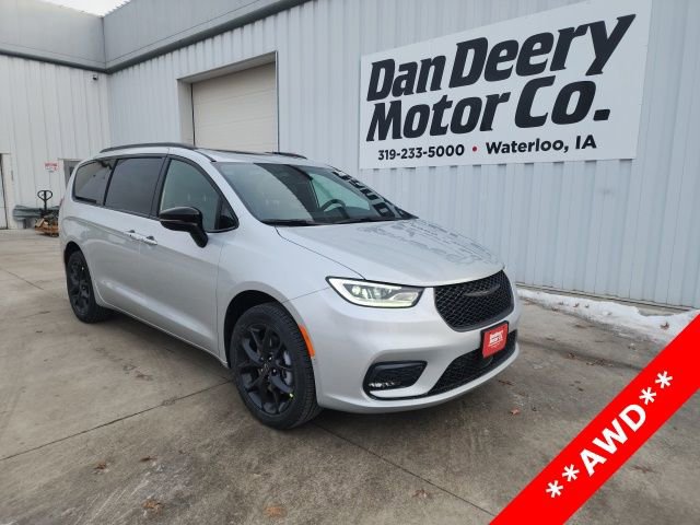 New 2026 Chrysler Pacifica Limited w/ S Appearance Package image 1