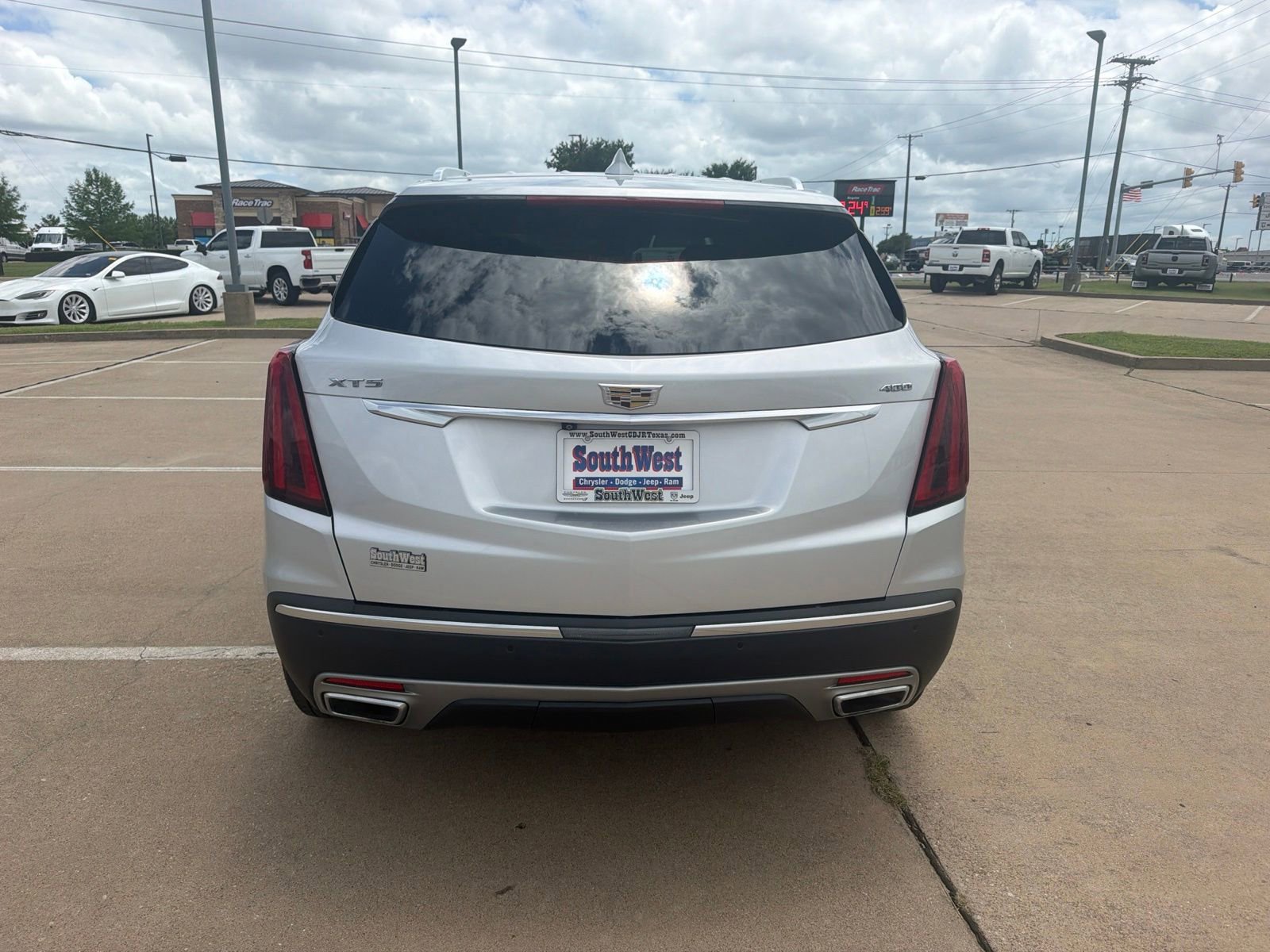 Used 2020 Cadillac XT5 Premium Luxury FWD image 6