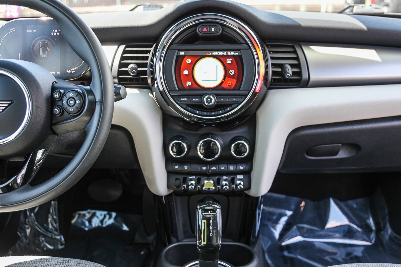 Used 2021 MINI Cooper SE w/ 6.5" Touchscreen Package image 12