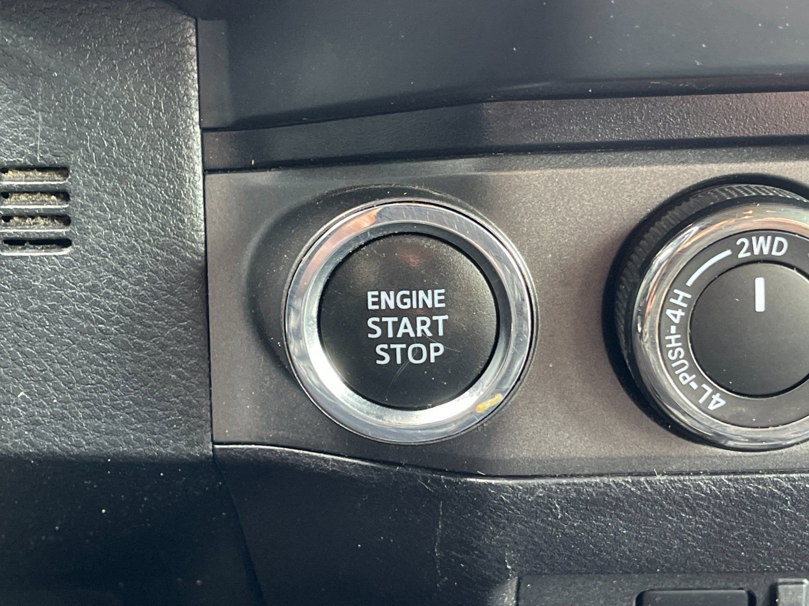 Used 2021 Toyota Tacoma TRD Off-Road w/ Technology Package AWD/4WD image 23