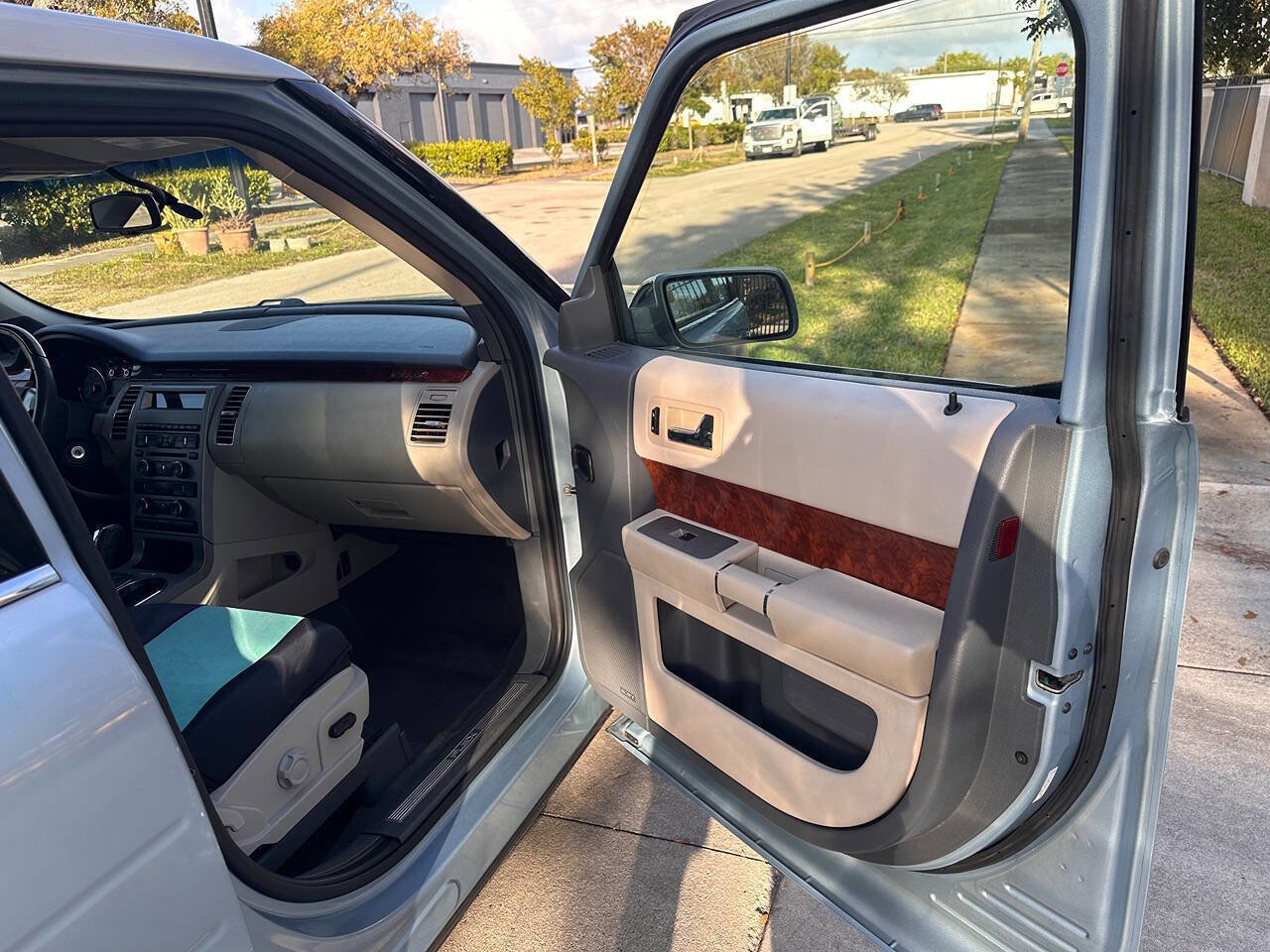 Used 2009 Ford Flex Limited image 16