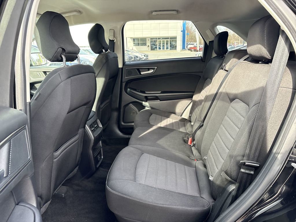 Used 2018 Ford Edge SE image 26