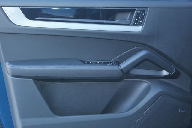 Certified 2025 Porsche Cayenne Coupe image 23