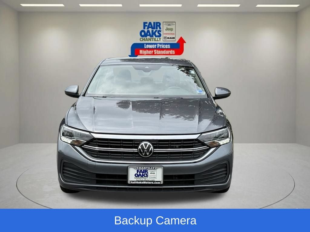 Used 2024 Volkswagen Jetta SE FWD image 3