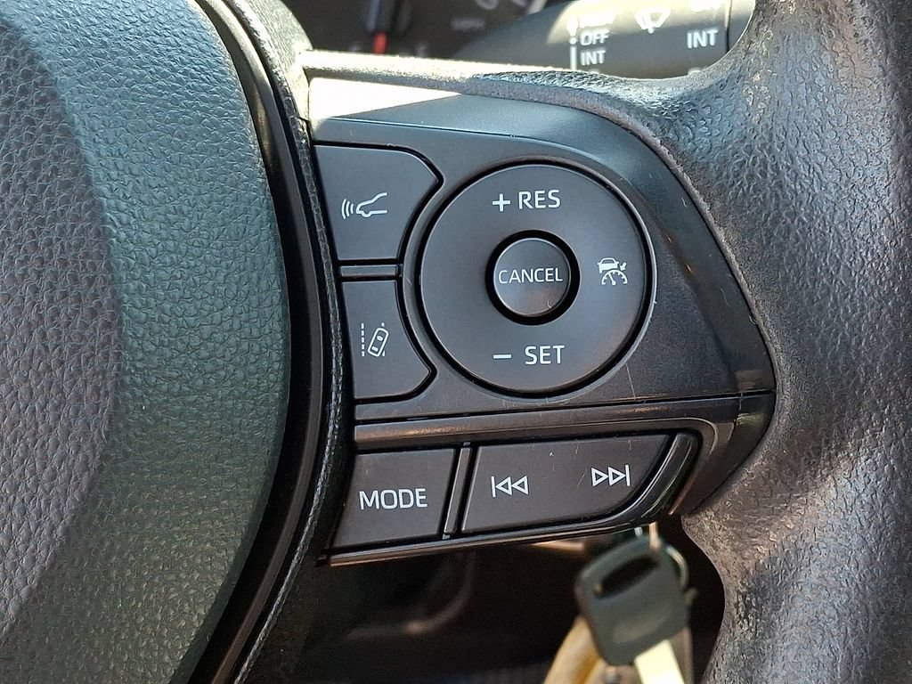 Certified 2021 Toyota RAV4 LE AWD/4WD image 25