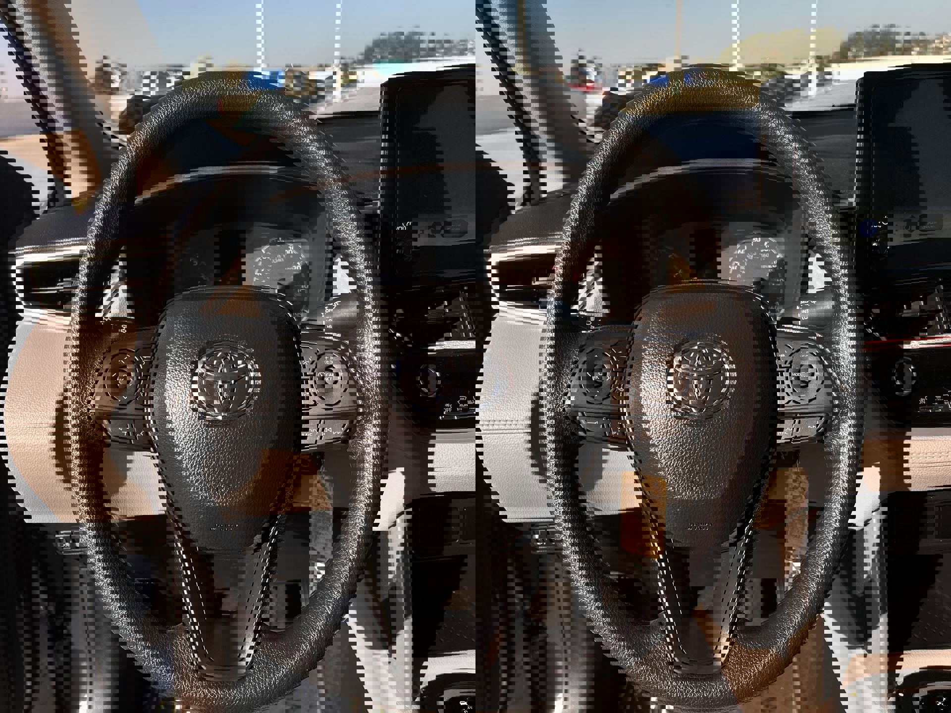 Used 2025 Toyota Corolla Cross L image 11