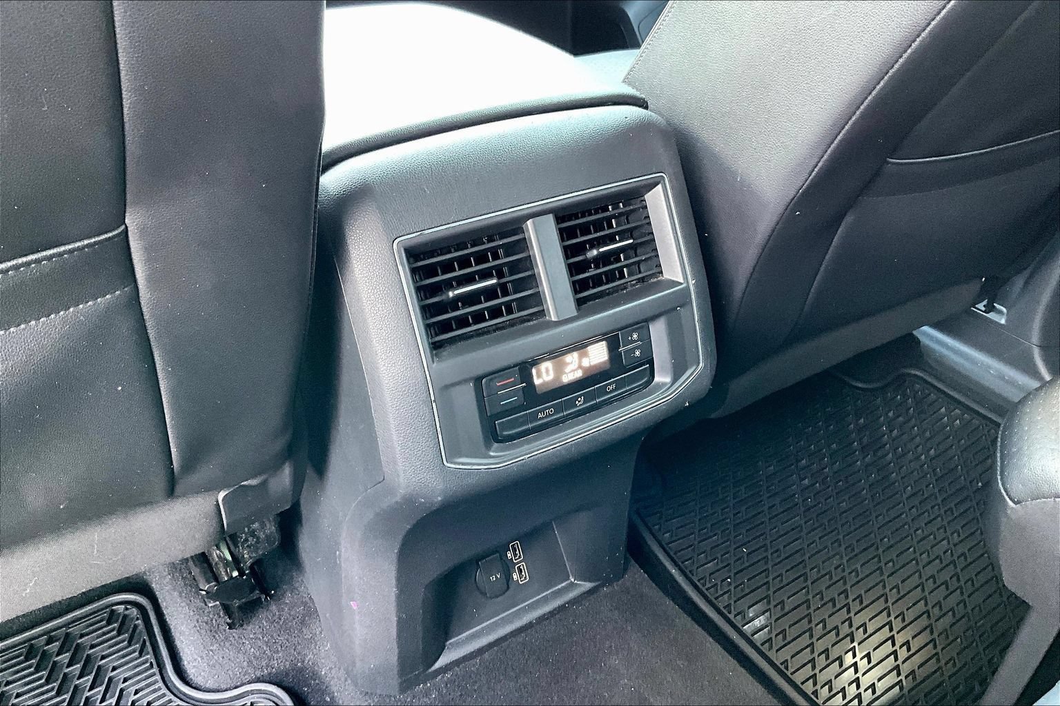 Used 2019 Volkswagen Atlas SE w/ Towing Package FWD image 9