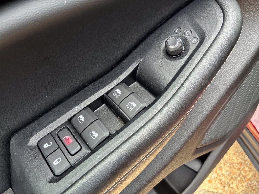 Used 2024 Jeep Grand Cherokee L Laredo AWD/4WD image 27