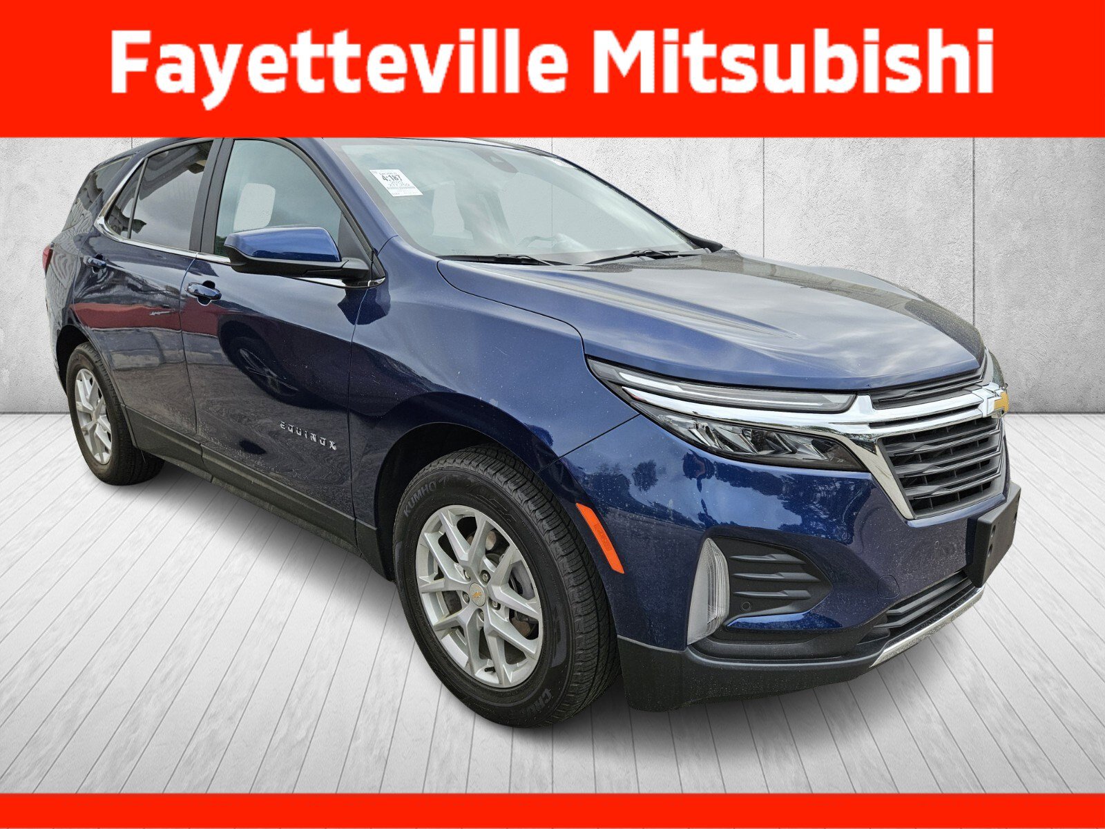 Used 2023 Chevrolet Equinox LT w/ Driver Convenience Package FWD image 2