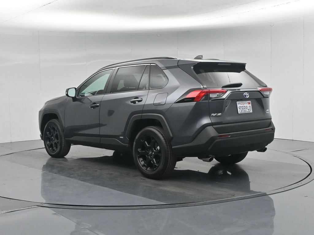Used 2022 Toyota RAV4 XLE Premium AWD/4WD image 7