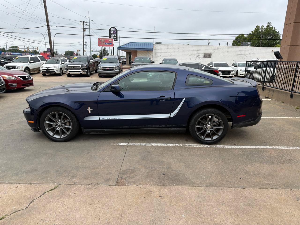 Used 2010 Ford Mustang Coupe RWD image 8
