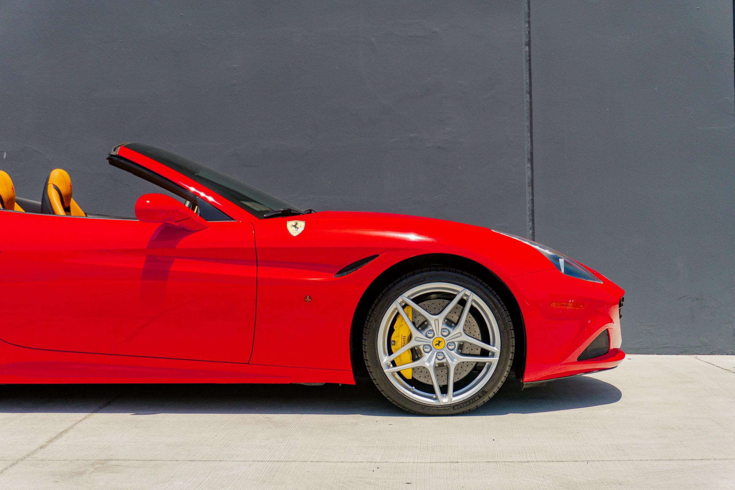 Used 2016 Ferrari California T RWD image 30