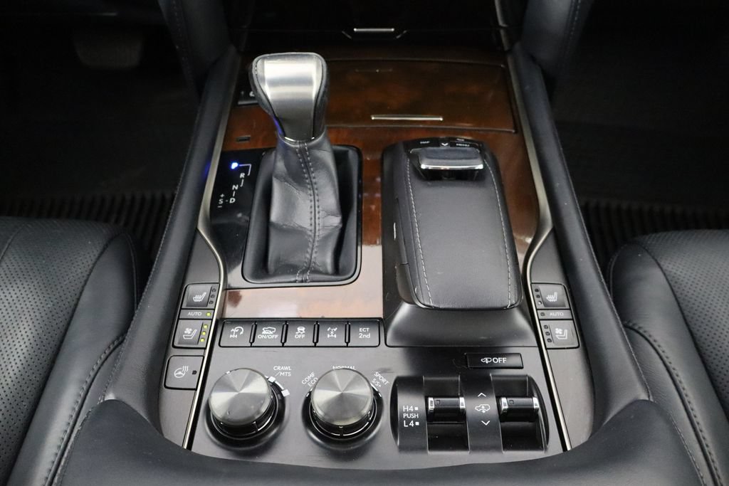 Used 2016 Lexus LX 570 4WD w/ Luxury Package image 33