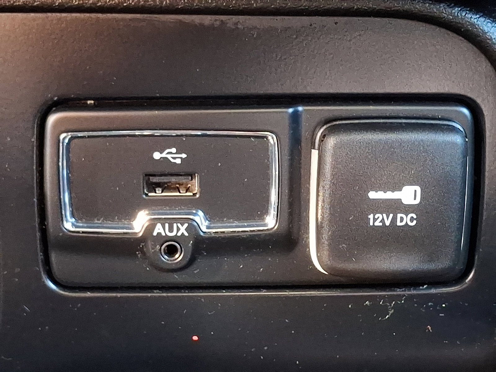 Used 2016 Jeep Renegade Limited image 26
