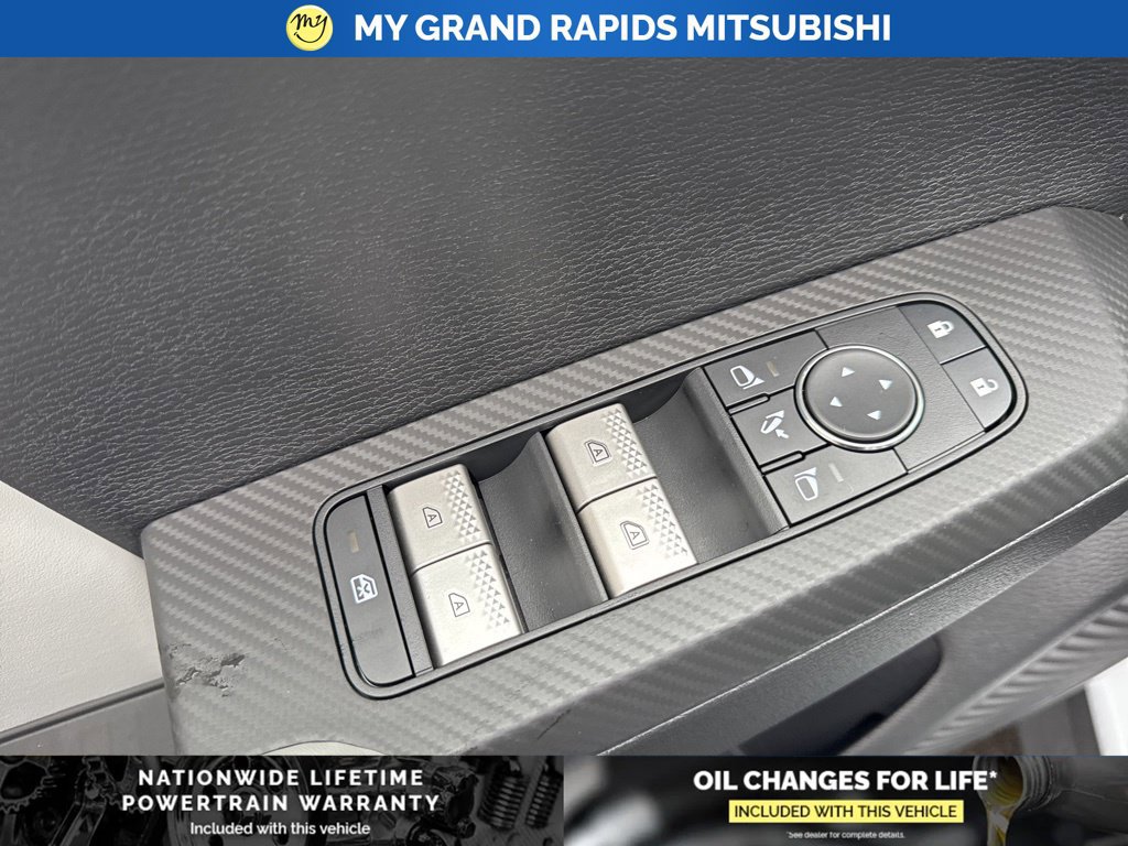 New 2026 Mitsubishi Outlander SE AWD/4WD image 17