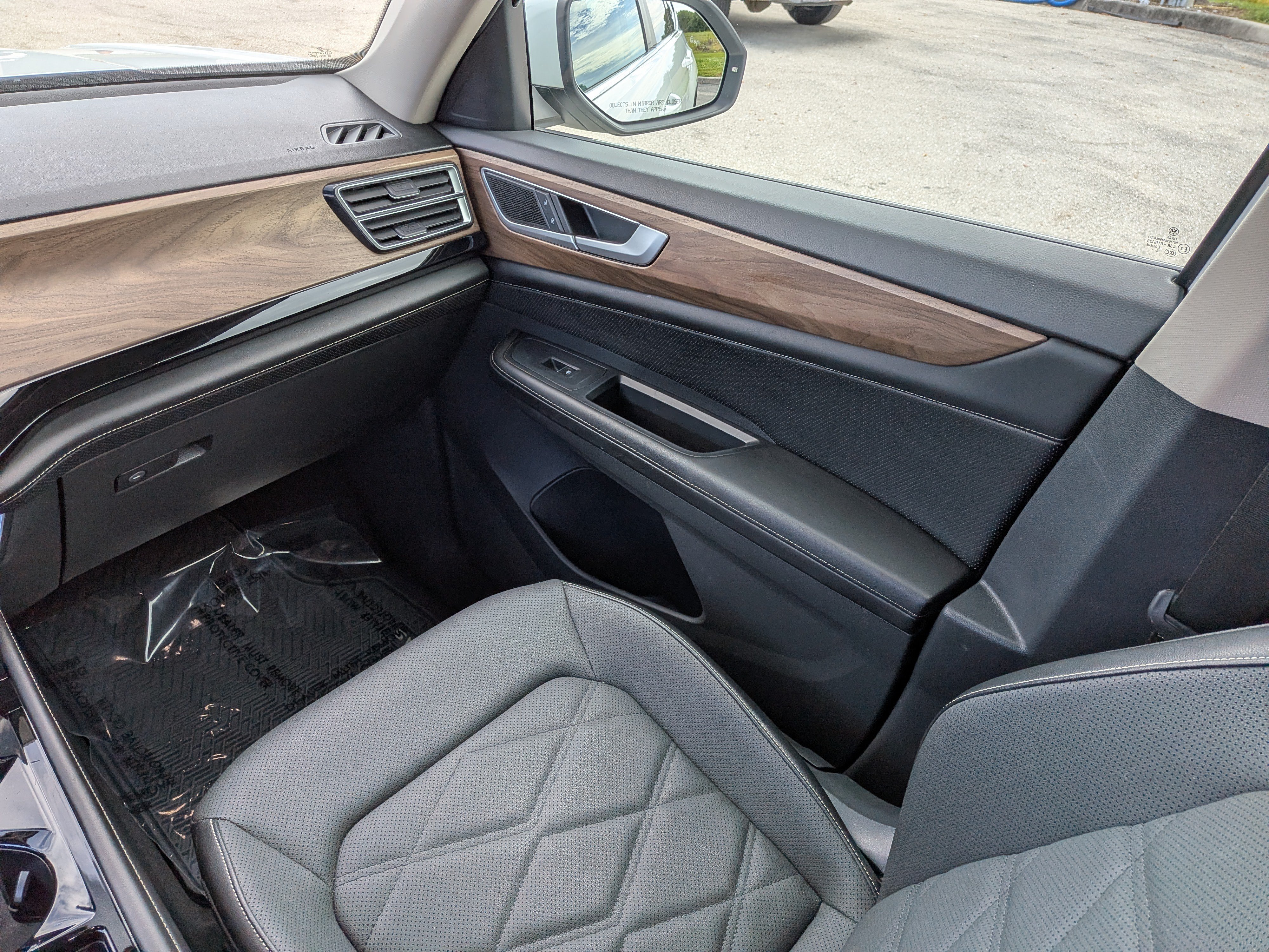 Used 2024 Volkswagen Atlas SE FWD image 19