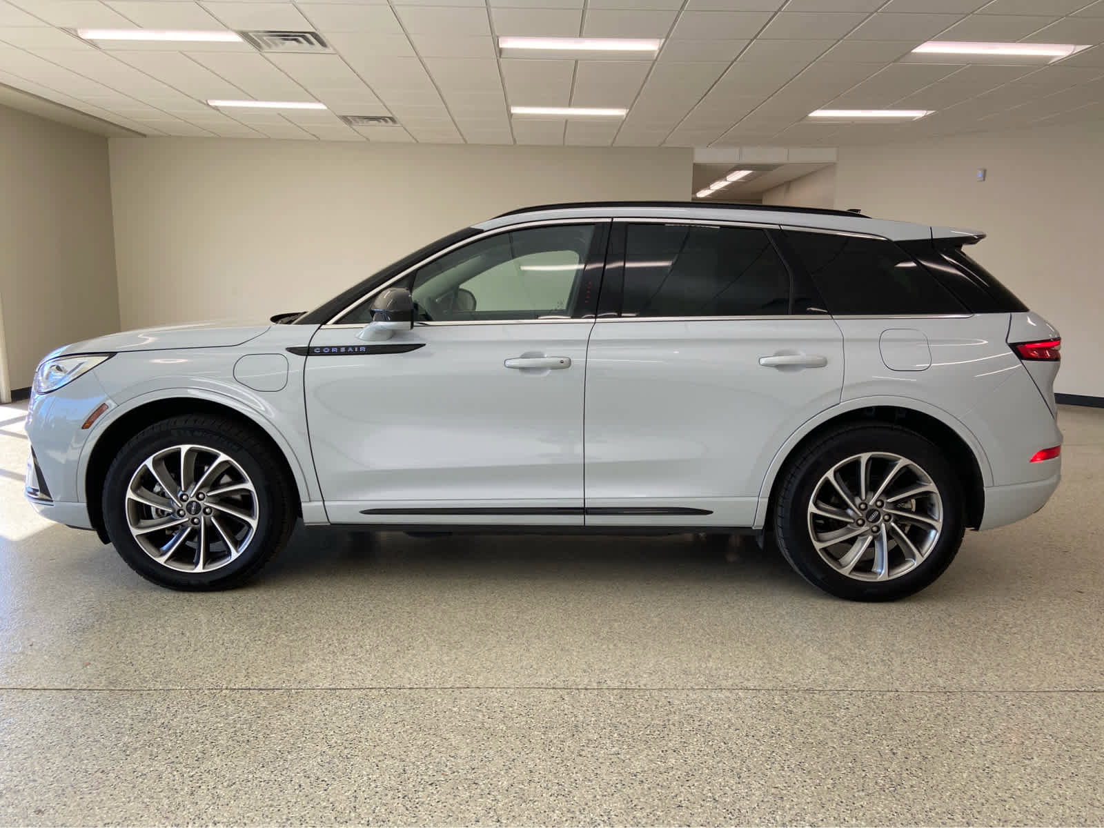 Used 2025 Lincoln Corsair Grand Touring AWD/4WD image 13