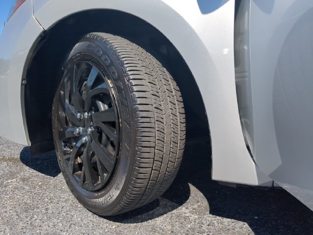 Used 2018 Toyota Corolla LE FWD image 34