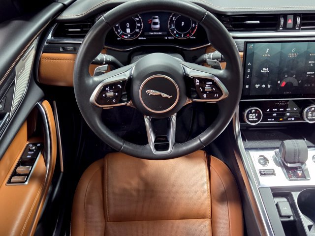 Used 2024 Jaguar XF R-Dynamic SE AWD/4WD image 5