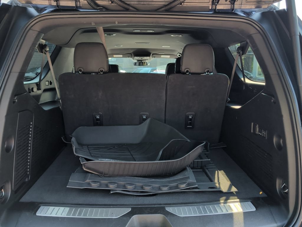 Used 2025 Chevrolet Suburban Premier AWD/4WD image 22