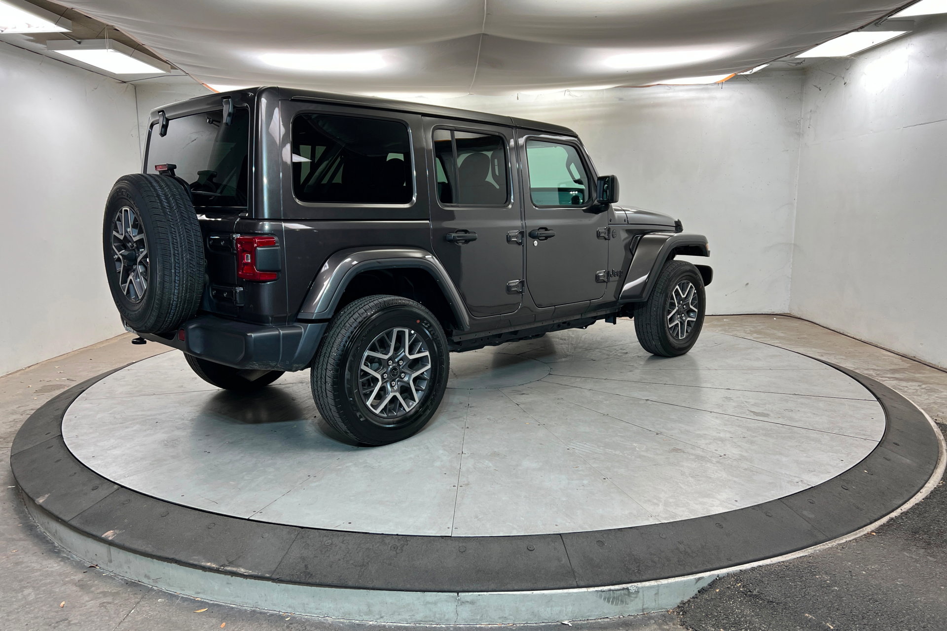 Certified 2025 Jeep Wrangler Sahara image 5