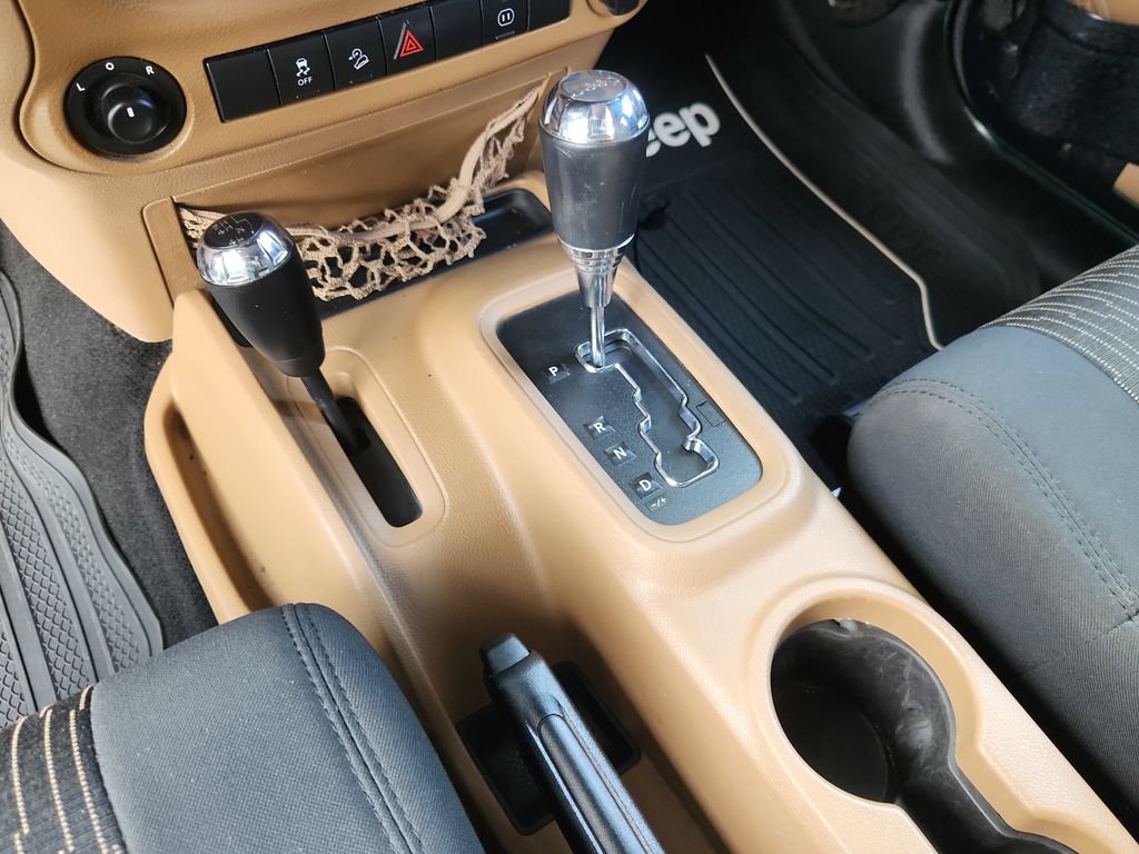 Used 2012 Jeep Wrangler Sahara w/ Dual Top Group AWD/4WD image 21