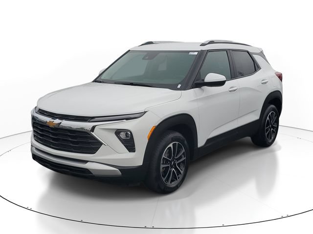 Used 2024 Chevrolet TrailBlazer LT w/ LT Cold Weather Package FWD image 2