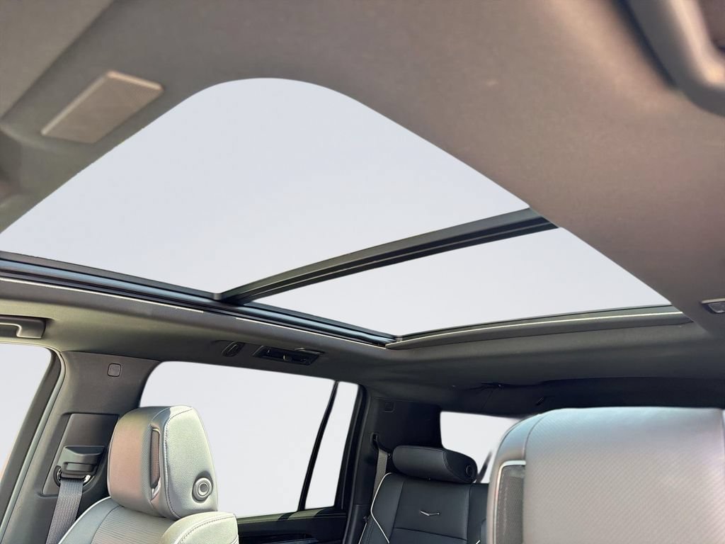 Certified 2026 Cadillac Escalade ESV Luxury RWD image 6