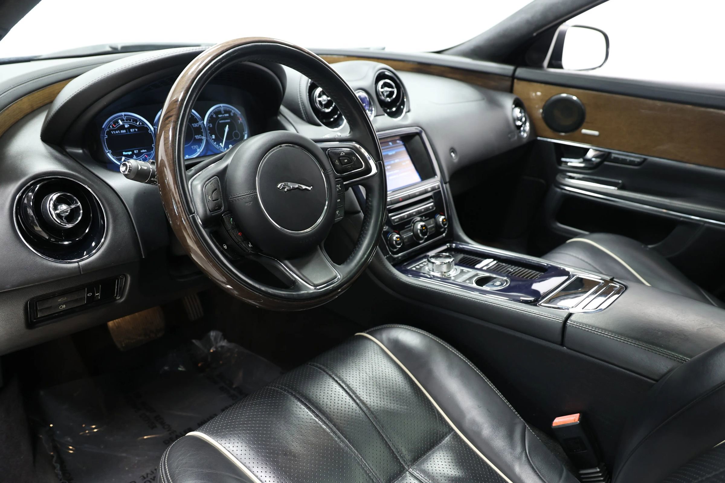 Used 2011 Jaguar XJ Supercharged image 2